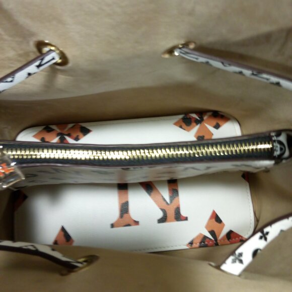 Nicole Lee Bucket Bag with Color Block on Opposing Sides, NWT - Picture 3 of 7